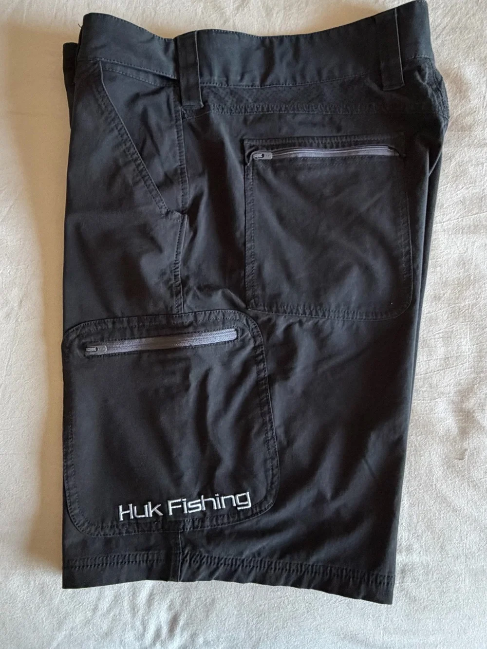 Huk Performance Fabrics Men's Black 10.5”Cargo Fishing Shorts L 36W Pockets